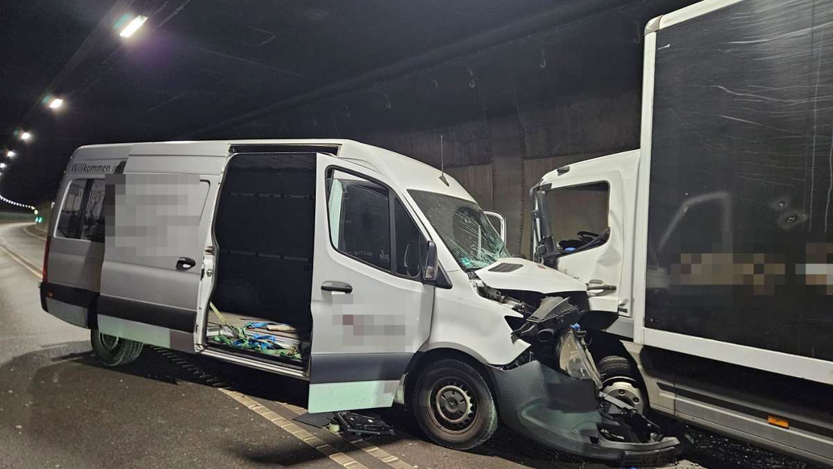 Stuttgart-Süd: Heslacher Tunnel nach schwerem Unfall gesperrt – drei Verletzte