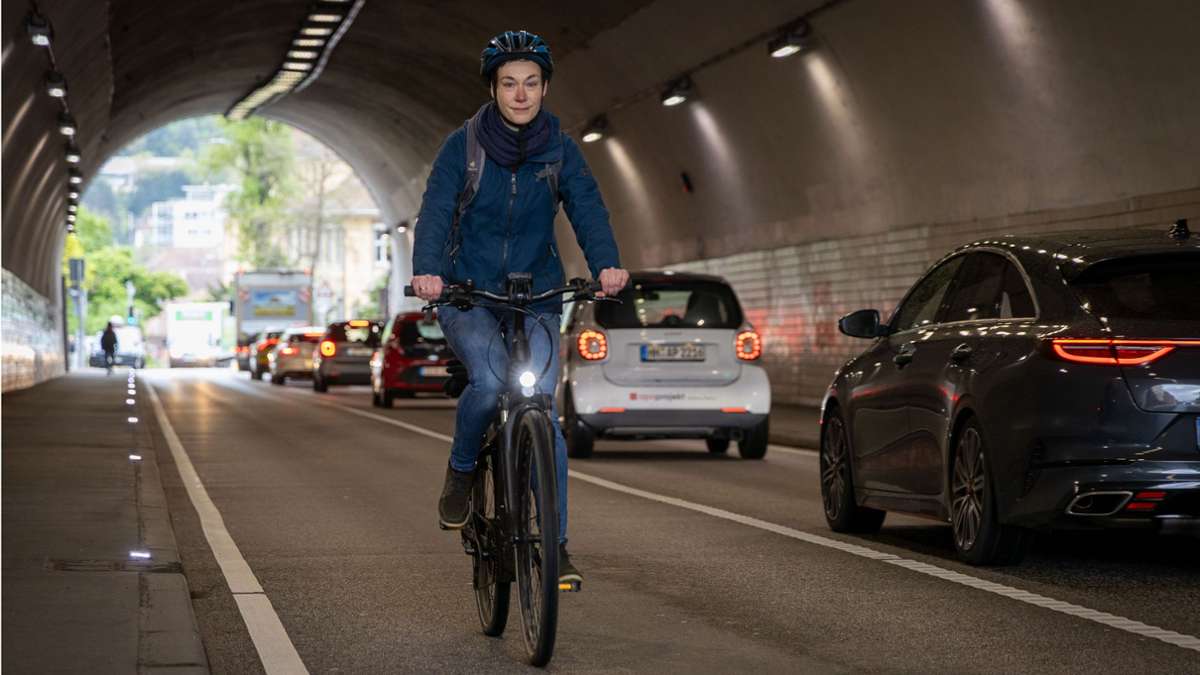 Mutter bittet Stadt Stuttgart um Hilfe: Radlerin fühlt sich im Schwabtunnel von Autos bedroht - Stuttgart