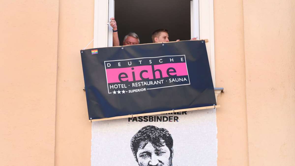 «Deutsche Eiche»: Neue Gedenktafel für Fassbinder in München