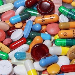 verschiedene Tabletten, Pillen und Kapseln 