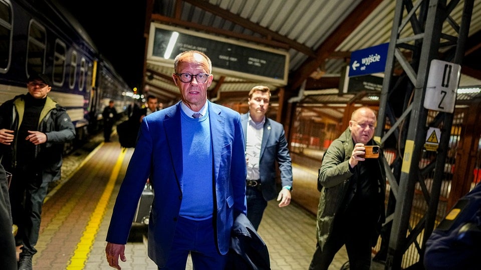 Ukraine-News: Merz, Macron, Tusk und Starmer auf dem Weg nach Kiew