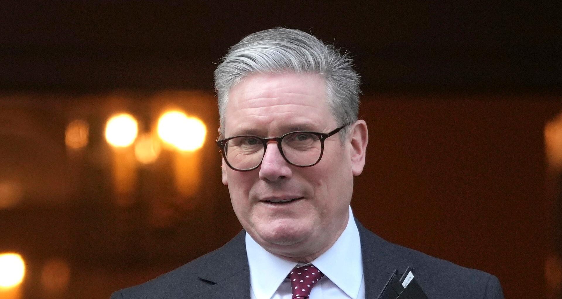 Der britische Premier Sir Keir Starmer verlässt Downing Street 10, um im Unterhaus eine Erklärung zum Ukraine-Gipfel abzugeben.