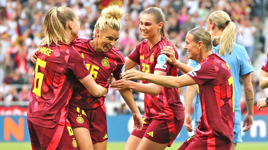 Gala gegen die Niederlande: DFB-Frauen holen Nations-League-Gruppensieg | NDR.de - Sport