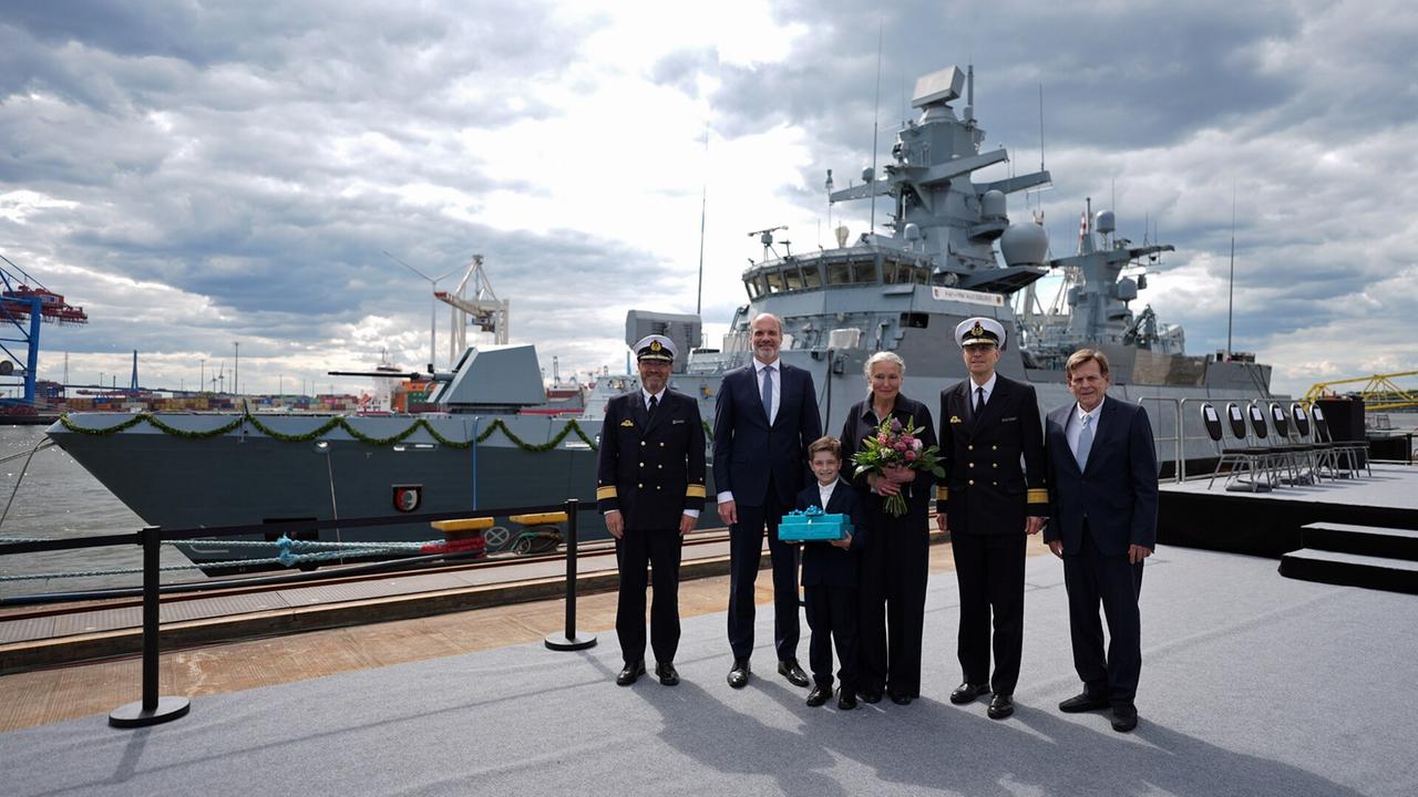 Hamburg: Korvette "Augsburg" bei Blohm + Voss in Hamburg getauft