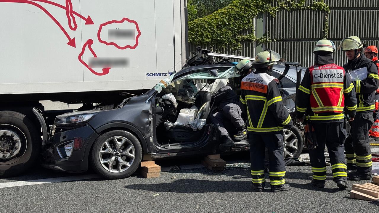Hamburg: Schwerer Verkehrsunfall auf der A25 in Hamburg