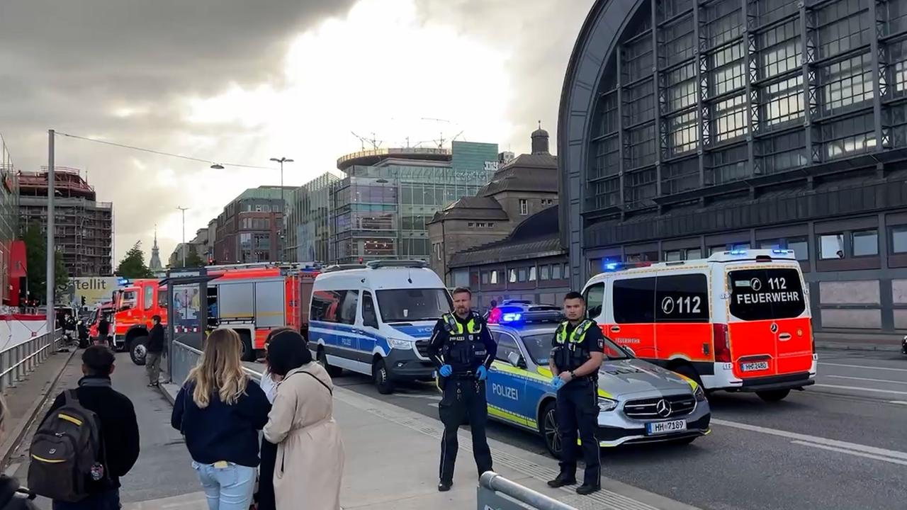 Mehrere Menschen am Hamburger Hauptbahnhof mit Messer verletzt