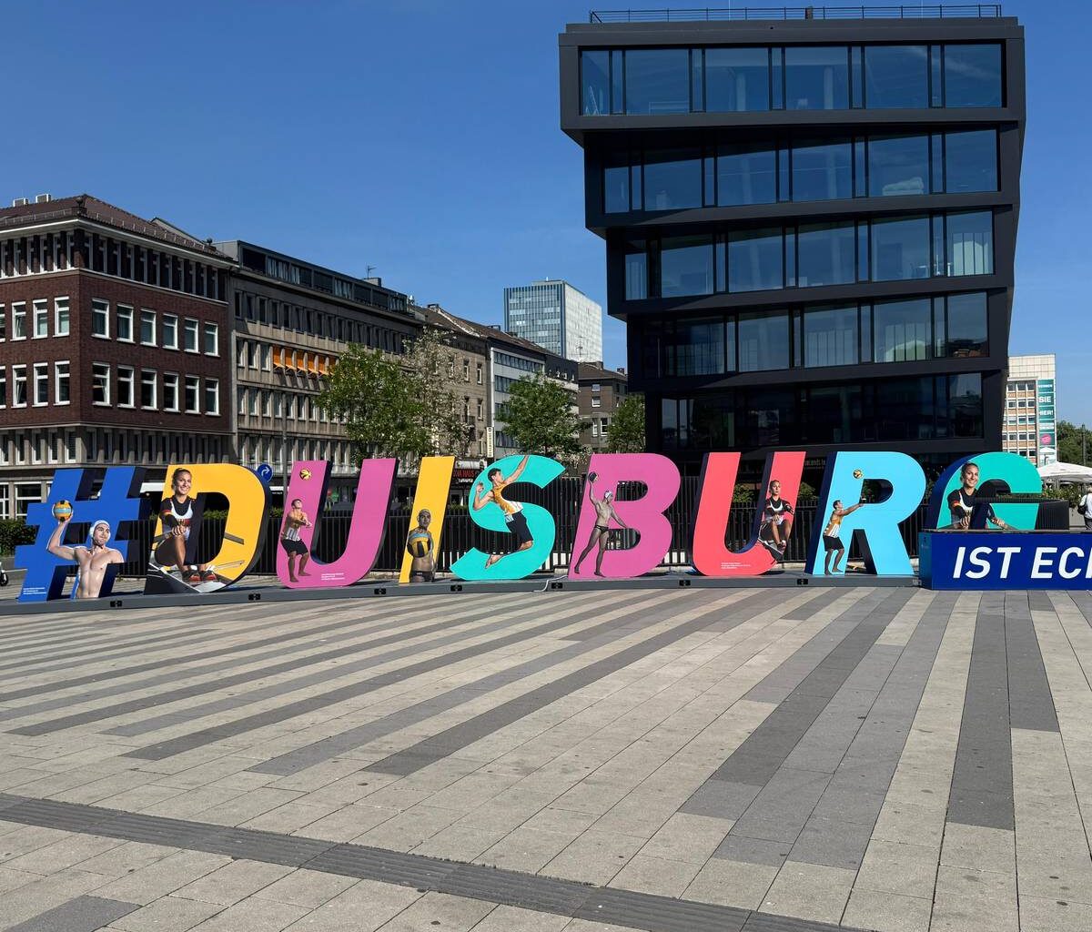 Neuer Duisburg-Schriftzug schmückt Bahnhofsvorplatz - Radio Duisburg