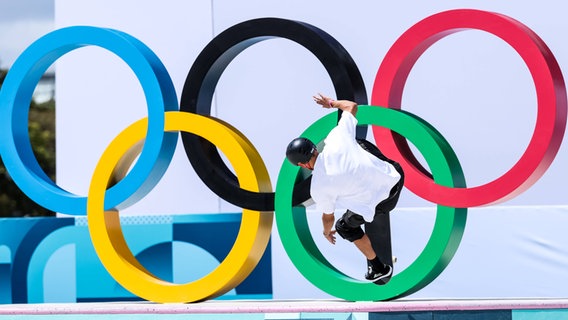 Ein Skater bei den Olympischen Spielen 2024 in Paris © IMAGO / HMB-Media 