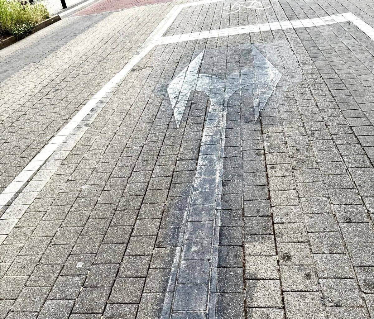 Stadt Essen übermalt wieder weiße Pfeile