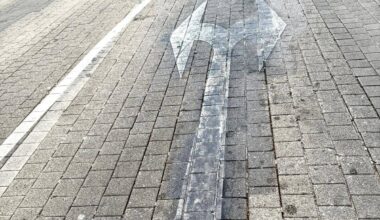 Stadt Essen übermalt wieder weiße Pfeile