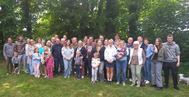 Beim Familientreffen 2025 in Rieste ist auch die Verwandtschaft aus den USA dabei. 