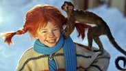 Pippi Langstrumpf mit dem Affen Herr Nilson auf der Schulter. © dpa picture alliance 