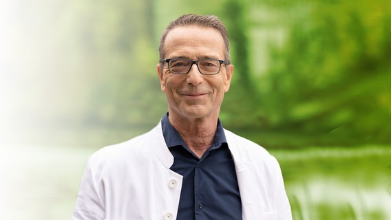 Ernährungs-Doc Dr. Matthias Riedl. © NDR Foto: Moritz Schwarz