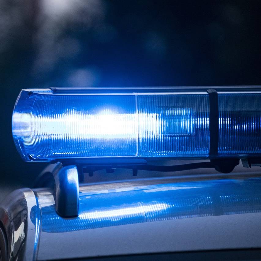 Auto landet am Kreuz-Bonn-Nord im Gebüsch