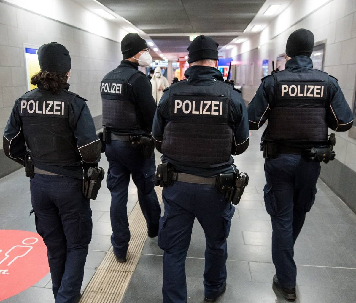 Mann in Essen randaliert im Zug