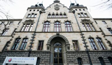 Rechtsextremismus: Razzien bei zwei Polizisten in Niedersachsen | NDR.de - Nachrichten - Niedersachsen