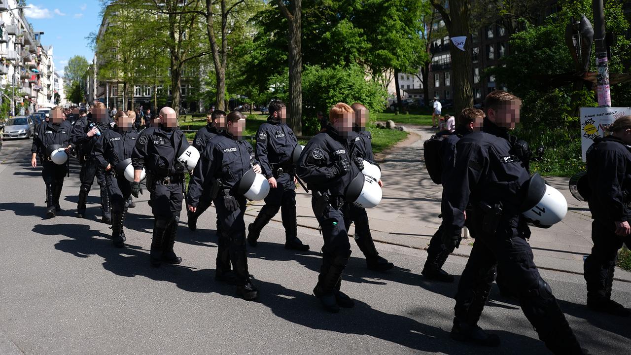 Rechtsextremismus - fast 200 Polizisten offiziell unter Verdacht