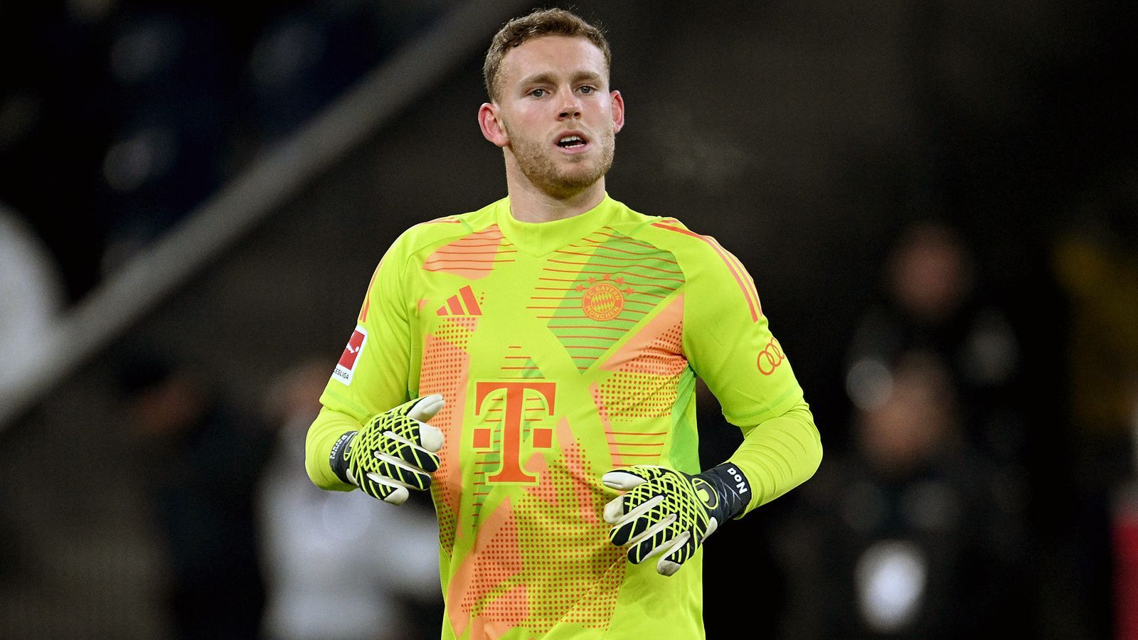 <strong>Daniel Peretz (FC Bayern München)</strong><br>Peretz soll sich einen Wechsel nach Hamburg insbesondere im Aufstiegsfall vorstellen können. Zwar verfügt der HSV mit Heuer Fernandes und Matheo Raab über zwei gute Keeper, jedoch hätte Peretz dennoch realistische Nummer-eins-Chancen. Zuletzt wurde Frankfurt als Option gehandelt, jedoch müsste sich Peretz dort gegen den aktuell verletzten Kaua Santos und Kevin Trapp behaupten.