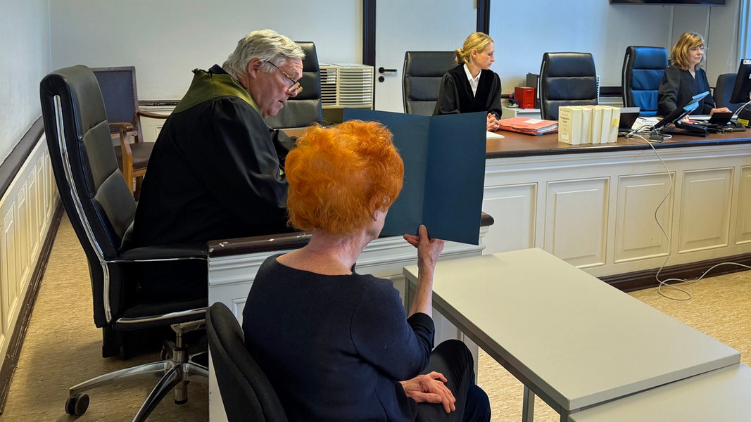 Bäume auf Nachbargrundstück gefällt: Seniorin aus Blankenese vor Gericht | NDR.de - Nachrichten