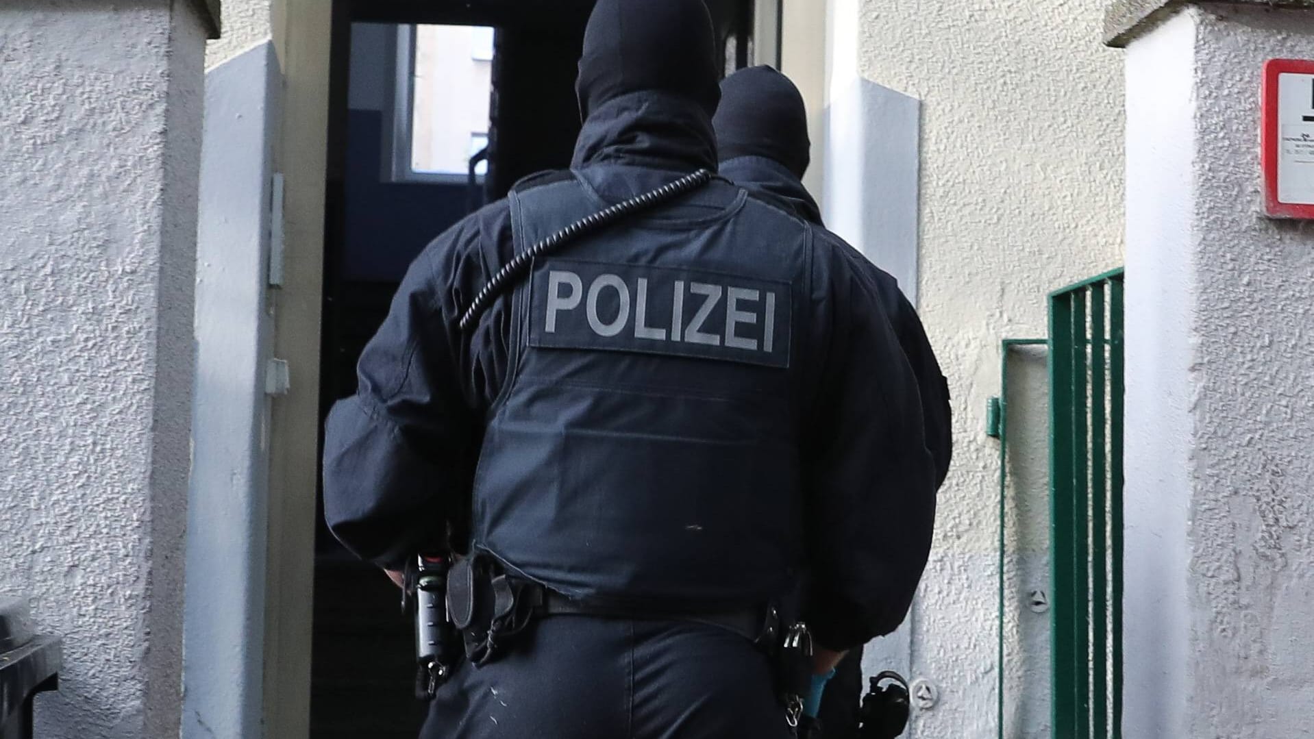 Razzia der Bundespolizei (Symbolbild): In Berlin wurden verdächtige Objekte von mutmaßlichen Schleusern durchsucht.