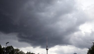 Brandenburg Berlin: Wetterumschwung: Regenbänder bringen vereinzelt Gewitter nach Berlin und Brandenburg
