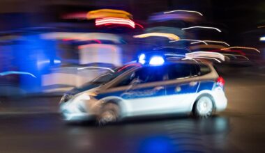 Berlin: Berlin-Weißensee: Mann ruft Polizei und wird selbst wegen Raubs festgenommen