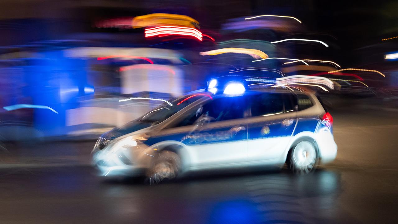 Berlin: Berlin-Weißensee: Mann ruft Polizei und wird selbst wegen Raubs festgenommen
