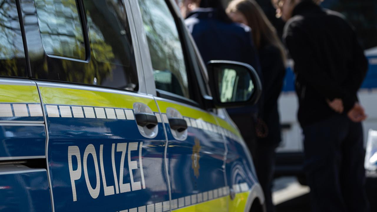 Berlin: Tötungsdelikt vermutet: Berliner Polizei findet toten Mann in Reinickendorf