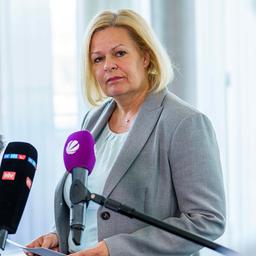 02.05.2025: Nancy Faeser (SPD) geschäftsführende Bundesinnenministerin, äußert sich im Bundeskriminalamt (BKA) zur AfD.