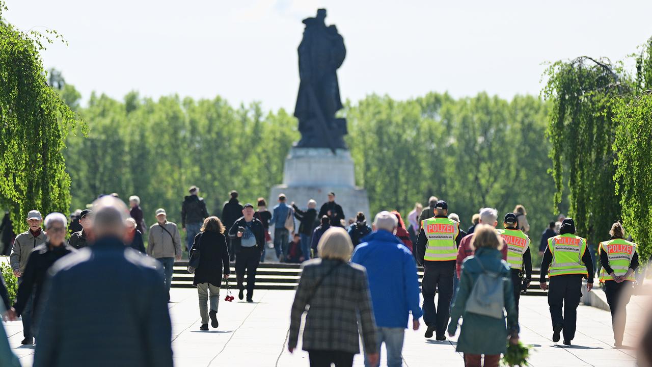 Berlin: 80 Jahre Kriegsende: 1.900 Polizisten bei Gedenkveranstaltungen in Berlin im Einsatz