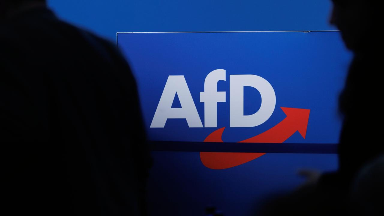 Berlin Brandenburg: Einstufung der AfD als rechtsextrem: Innenminister der Länder wollen Umgang mit AfD-Mitgliedern im Staatsdienst prüfen