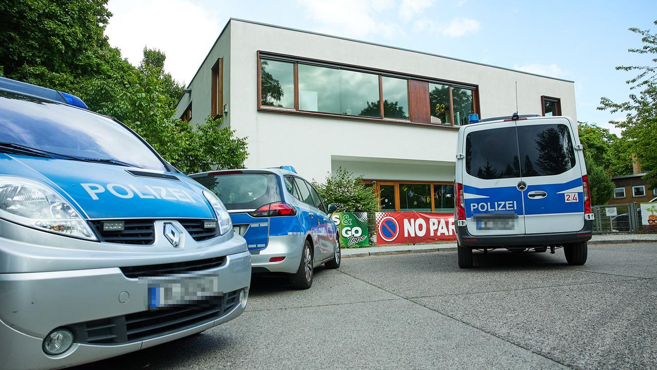 Berlin: Angriff an Grundschule in Berlin-Spandau: Polizei fahndet weiter nach 13-Jährigem