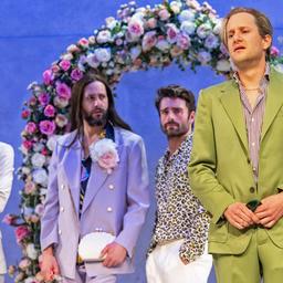Szene aus "Das Vermächtnis" mit (v. l.n.r.)Patrick Bimazubute, Nicola Mastroberardino, Florian Jahr, Moritz Treuenfels.(Quelle:Sandra Then)
