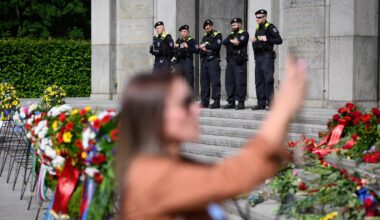 Berlin Brandenburg: Parallel zur 9.-Mai-Parade in Moskau: Vor allem russische Besucher erinnern in Treptow und Tiergarten an das Kriegsende