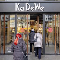 Eingang zum Berliner Kaufhaus KaDeWe (Bild: imago images/Stefan Zeitz)