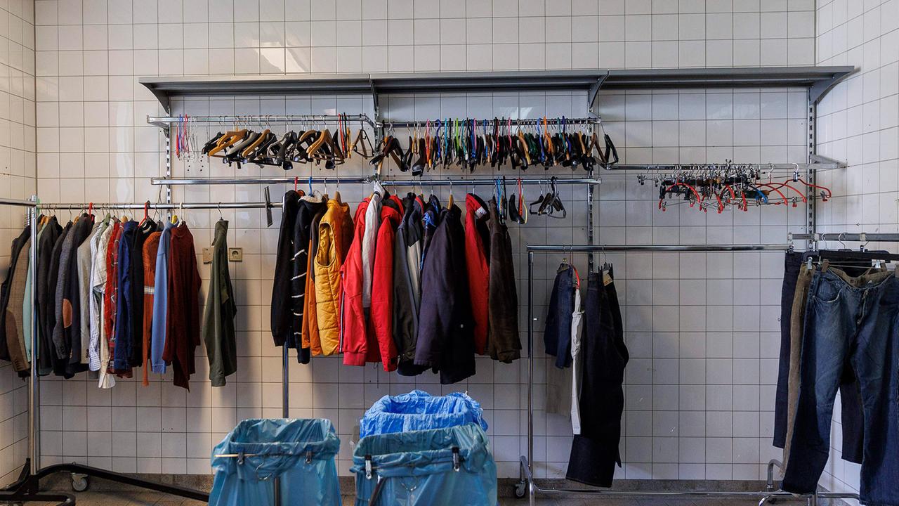 Berlin: BVG, Johanniter und Stadtmission sammeln Kleiderspenden für Obdachlose