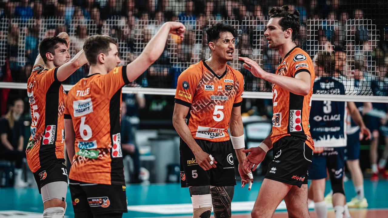 Volleyball-Bundesliga: 3:0-Seriengewinn: Berlin feiert Volleyball-Meisterschaft mit Sieg gegen Lüneburg