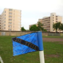 Die Eckfahne auf dem Sportplatz der JVA Tegel (rbb)