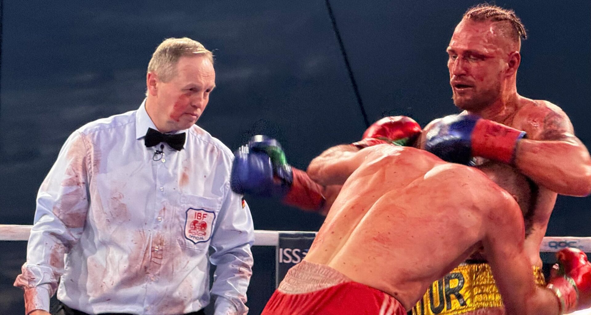 "Blutschlacht" von Magdeburg: Artur Reis jetzt IBF-Europe-Champ!