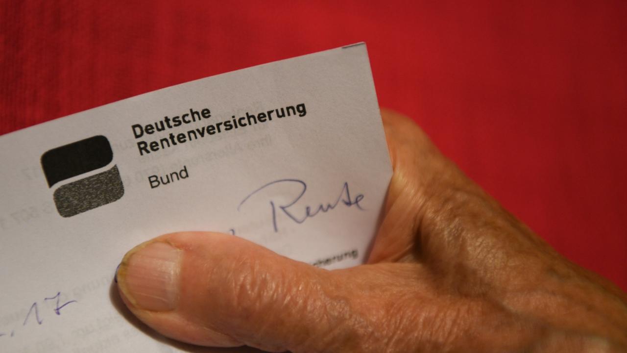 Union lehnt Vorschlag zur Einbeziehung von Beamten in die Rente ab