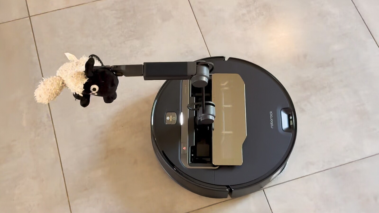 Roborock Saros Z70 im Test: Der erste Saugroboter, der wirklich aufräumt