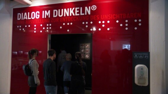 Eingang zu "Dialog im Dunkeln" in der Hamburger Speicherstadt. © Screenshot 