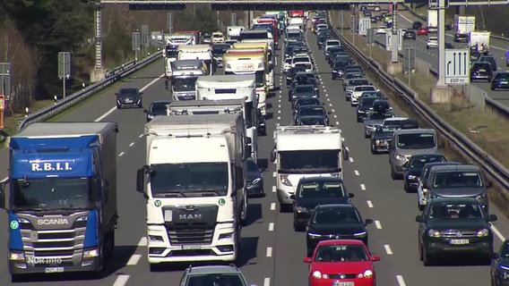 Stau auf einer Autobahn © Screenshot 