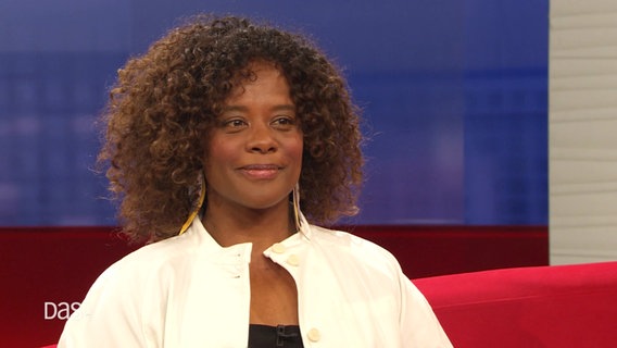 Schauspielerin Denise M'Baye © Screenshot 