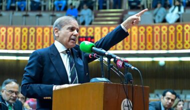 Pakistans Premier kündigt Reaktion auf indische Angriffe an