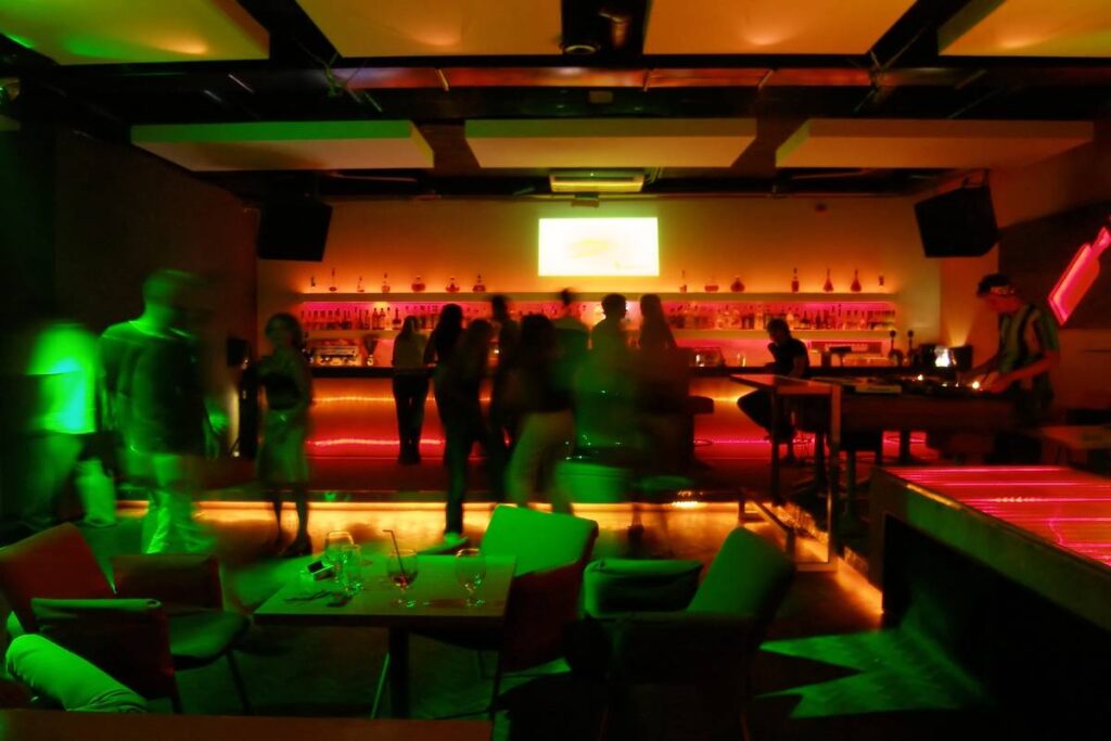 Bars zum Zuhören