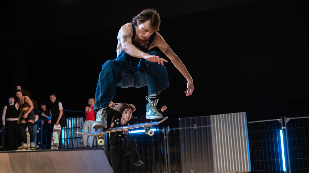 Kunstfestspiele: Hockeyhalle in Hannover wird zum Skatepark | NDR.de - Kultur - Kunst