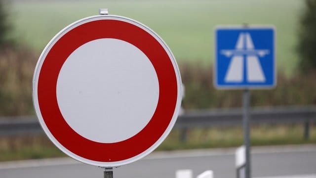 Sperrung an einer Autobahnauffahrt