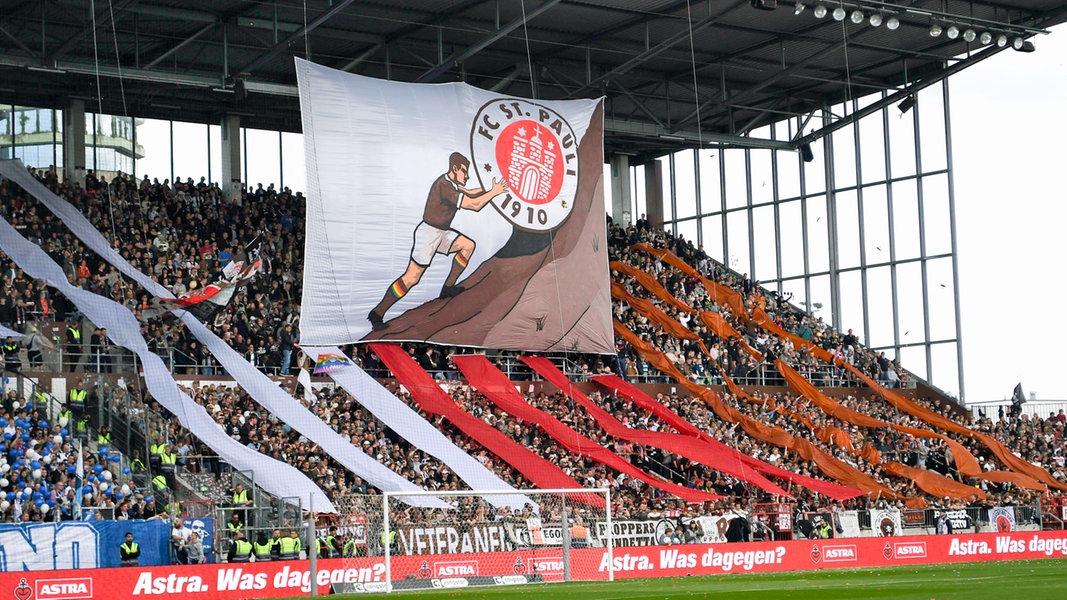 FC St. Pauli verliert, lässt sich aber trotzdem feiern | NDR.de - Sport