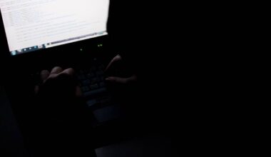 Drohmail an Bonner Schule - laut Polizei keine Gefahr